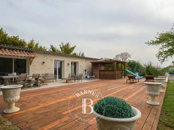 Saint-Symphorien-D'Ozon - Maison meublée et climatisées de 67,46 m² - 2 Chambres - Piscines - Jardin