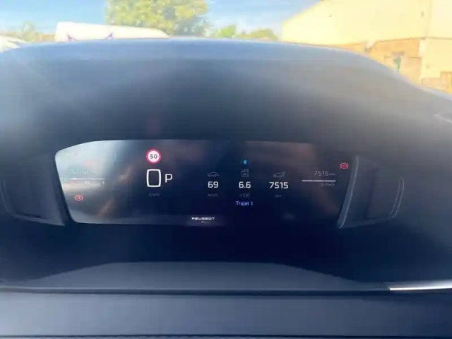 Peugeot 2008 hybrid 145 e-dcs6 — photo 22