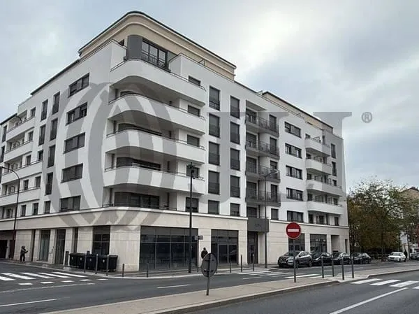 Local d'activité 2 pièces 990 m²