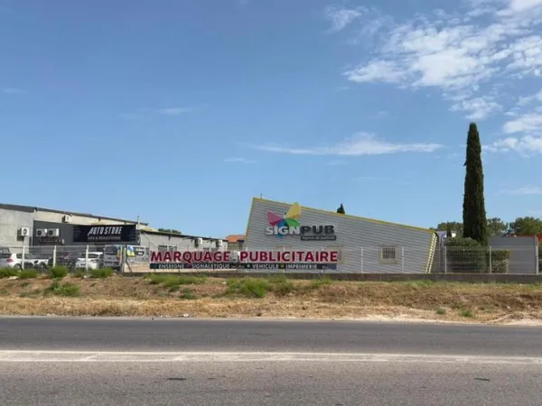 Local 300 m²