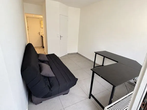 Studio meublé 15 m² - Versailles - Vue sur parc - 700 /mois charges comprises