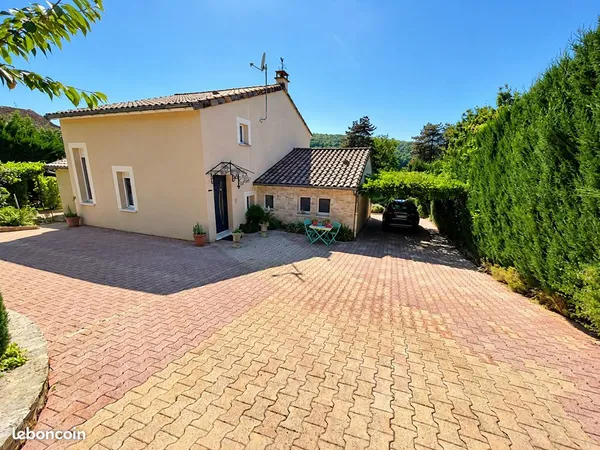 Villa 4 pièces 163 m²