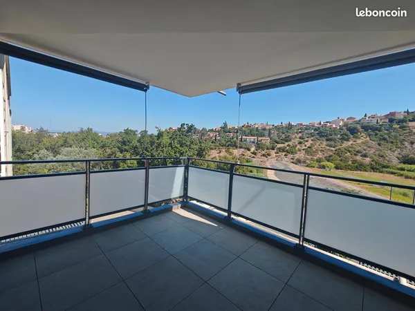 Superbe t2 etat neuf climatise-grand balcon-garage ferme dpe a