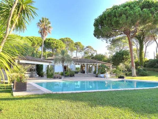 Villa d'exception à vendre à Saint Raphaël - Valescure, 7 pièces, piscine chauffée