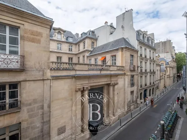 Paris 6 - Saints-Pères - Vue sur l'Hôtel Particulier de La Meilleraye
