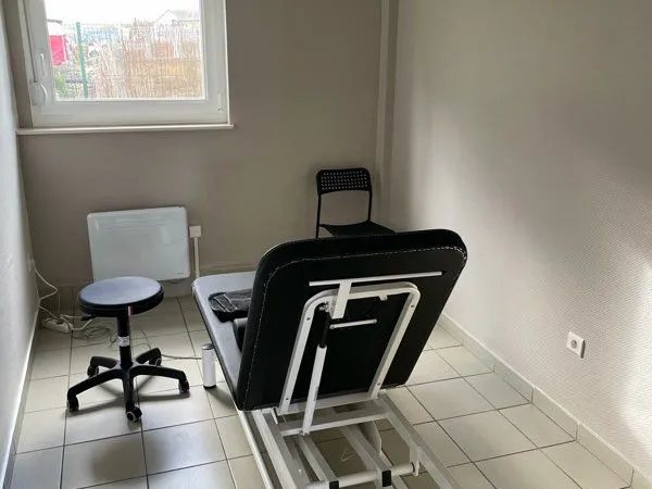 Pièce médicale équipée à louer au sein d'un cabinet de kinésithérapie