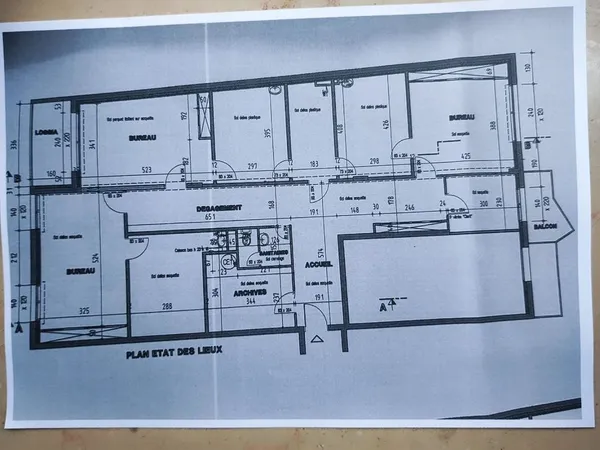 Entreprises Commerces / Vente Commerces - 150 m²