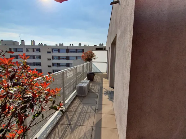 Loue T2 dernier étage terrasse