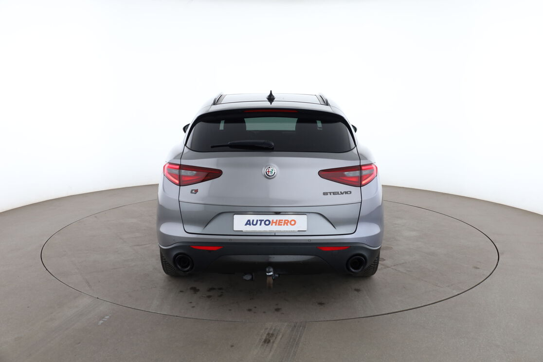 Alfa Romeo Stelvio 2.2 Diesel Q4 Super AT8 — photo 4