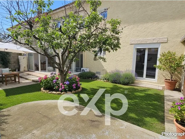 MAISON DE VILLE DE 1650 M²
