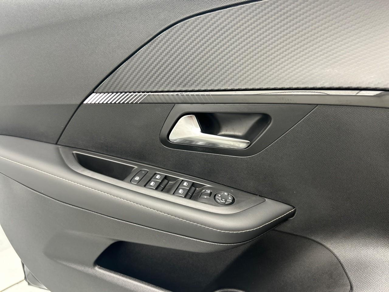 Peugeot 208 100 s&s bvm6 allure — photo 30