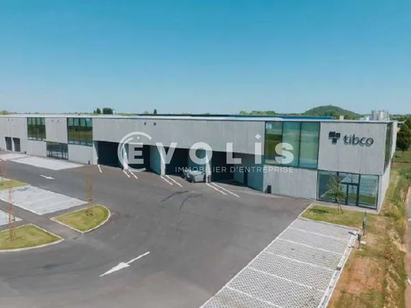 Local d'activité 1193 m²