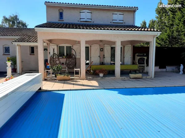 Belle villa T5 avec piscine pergola spa et double garage
