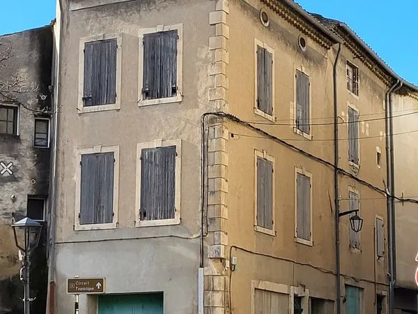 Immeuble avec appartements