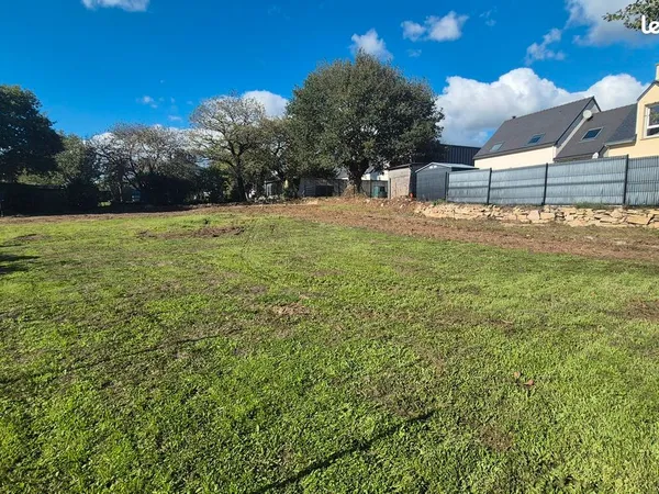 TREFFLÉAN "Bizole" Terrain constructible de 529 m²