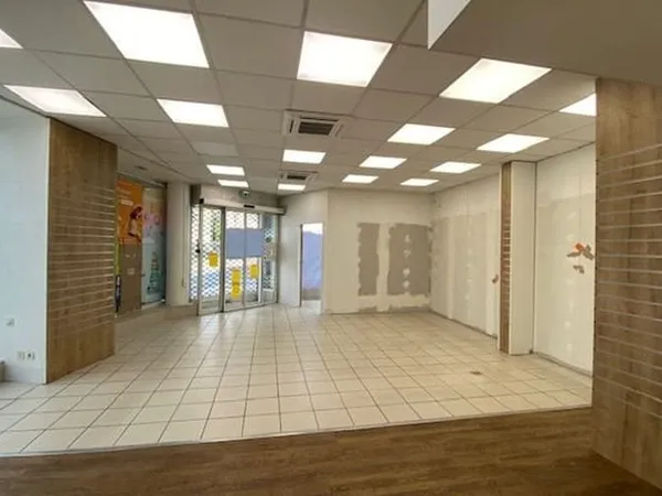 Local commercial 125 m²