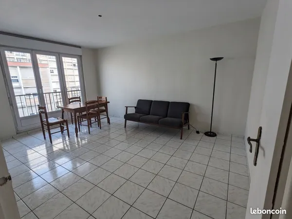 Appartement à louer à Reims T4 meublé avec balcon - Quartier Clairmarais