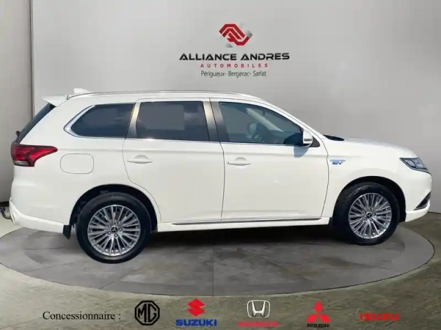Mitsubishi Outlander phev twin motor intense 4wd — photo 6