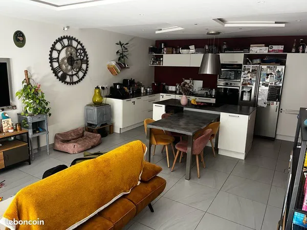 T3 de 66 m² avec cour privative, garage et parking à Domene - (2019)