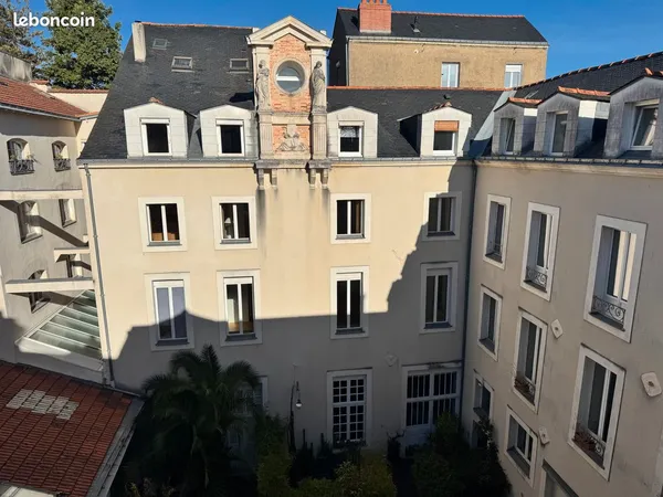 NANTES CENTRE Appartement T2 dans immeuble de caractère
