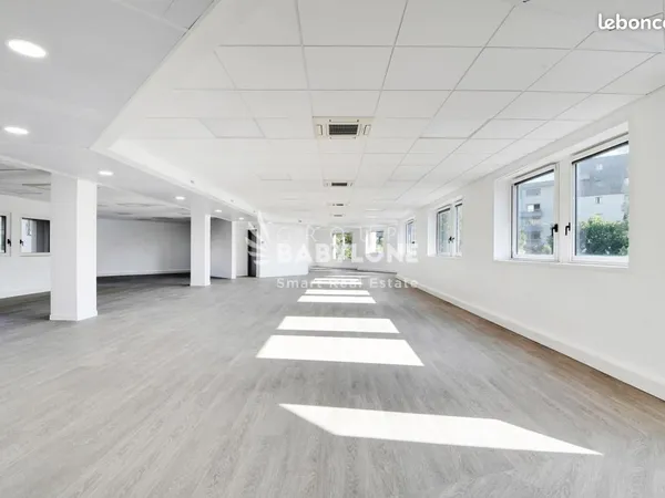 Bureaux 1 037 m²