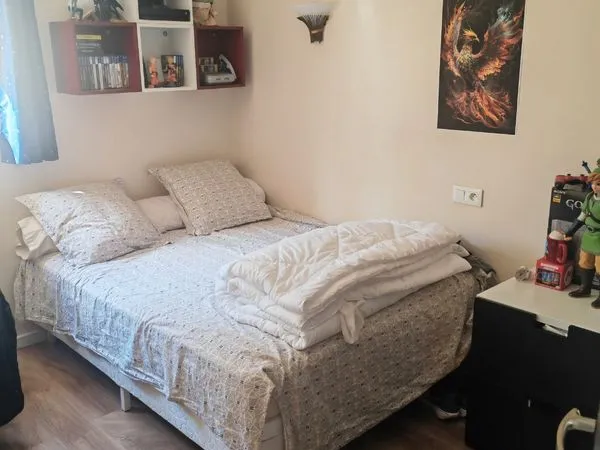 Chambre meublée