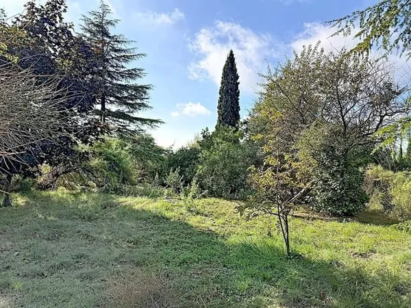 À Vendre En Exclusivité Terrain De 1 500 m² Avec Projet De Maison De 225 m², Secteur Eguilles, À 15 