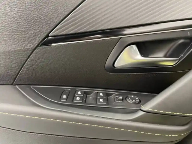 Peugeot 208 puretech 100 s&amp;s bvm6 — photo 32
