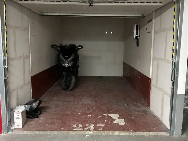 Location box de parking Paris 11ème - borne électrique