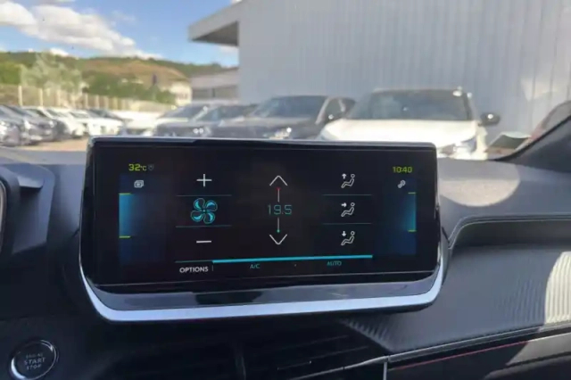 Peugeot 208 electrique 50 kwh 136ch — photo 18