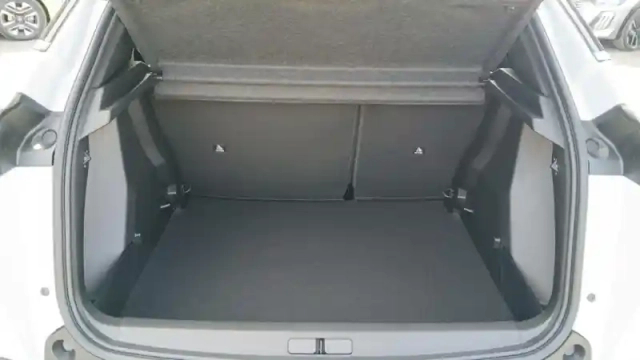 Peugeot 2008 hybrid 110 e-dcs6 — photo 9