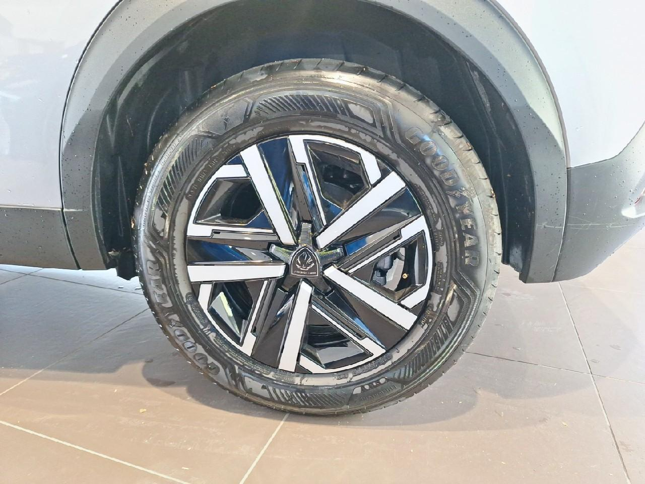 Peugeot 2008 e-2008 156ch 54 kwh style — photo 11