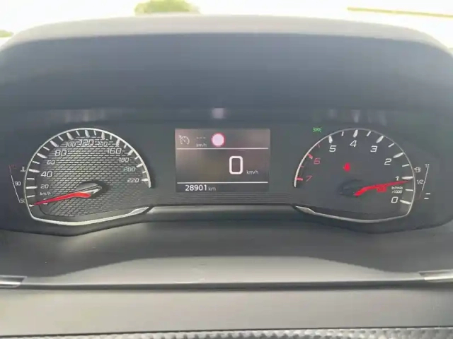 Peugeot 208 puretech 100 s&amp;s bvm6 — photo 12
