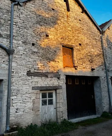 Garage / Grange : fort potentiel