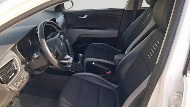 Kia Stonic 1.0 t-gdi 100 ch mhev ibvm6 — photo 12