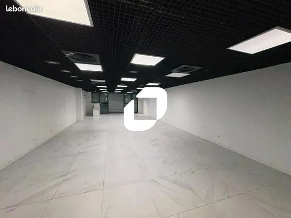 Local commercial 143 m²