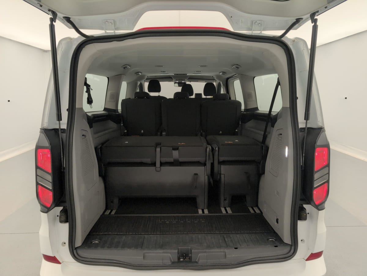 Ford Tourneo Custom — photo 11