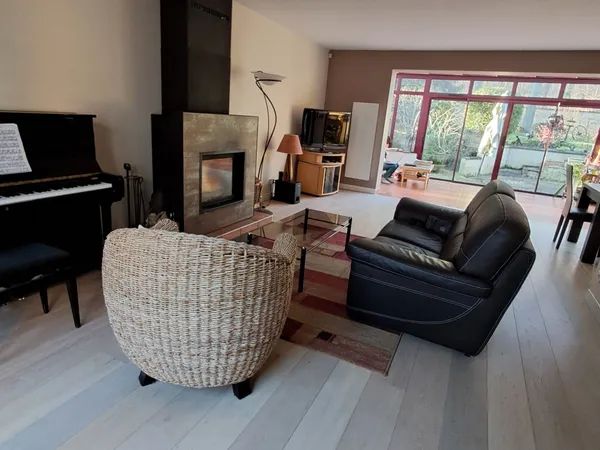 Vends maison 187m² 8 pièces Le Mesnil-le-Roi