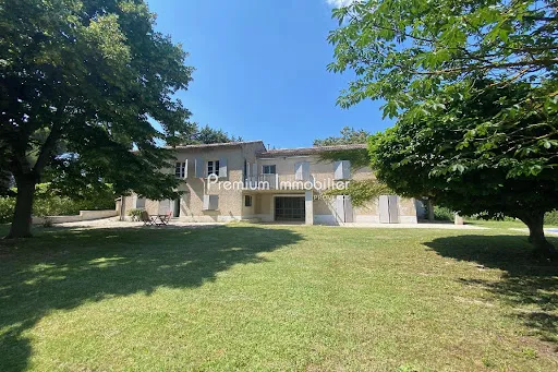Villa 7 pièces 270 m²