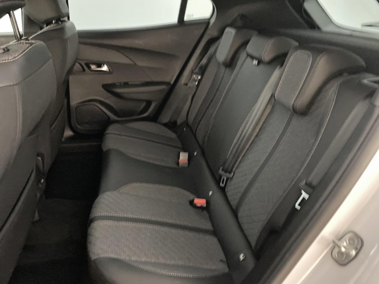 Peugeot 2008 hybrid 145 ch e-dcs6 allure — photo 10