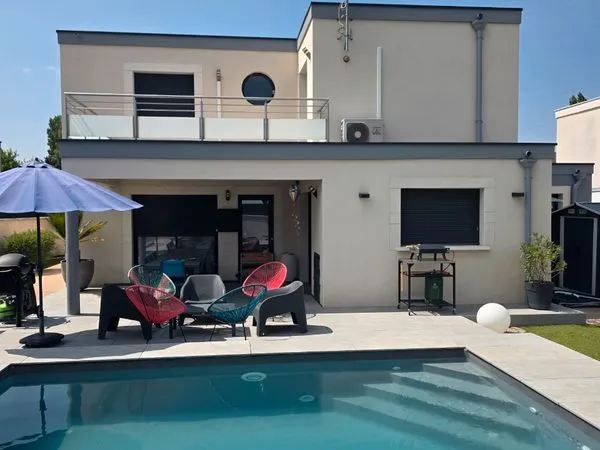 Maison contemporaine toit plat 181 m² - 4 ch. Dont 1 suite parentale - Piscine - Perrigny-lès-Dijon