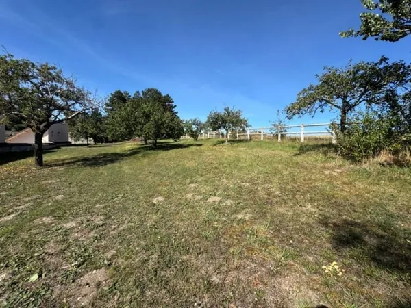 Terrain 372 m²