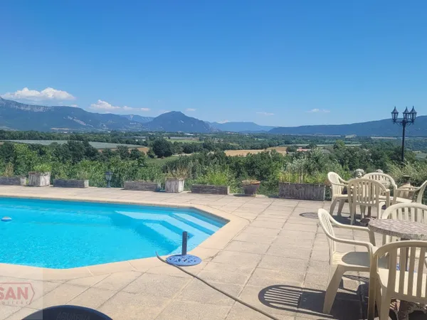 Maison 6 pièces 151 m²