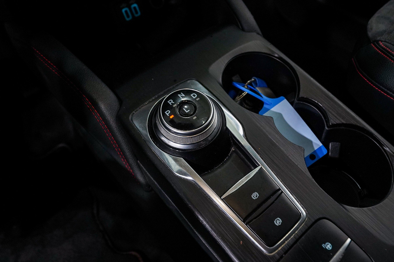 Ford Kuga — photo 23