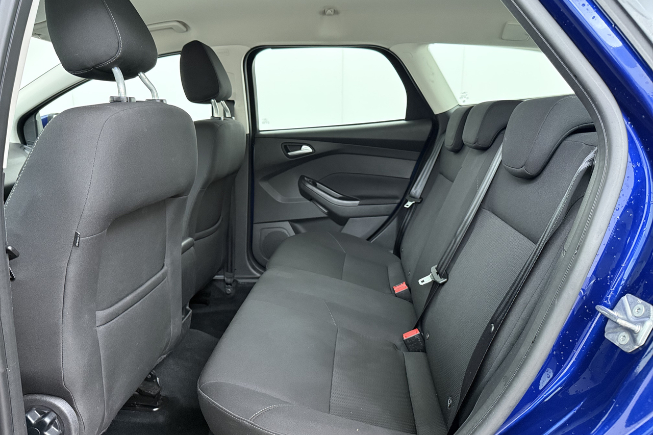 Ford Focus SW — photo 8