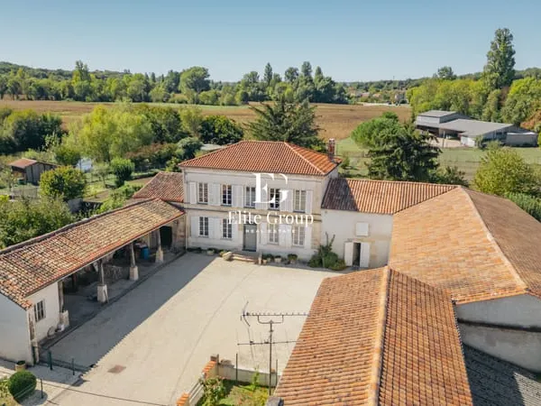 PROPRIETE DE CARACTERE AUX PORTES D'ANGOULEME