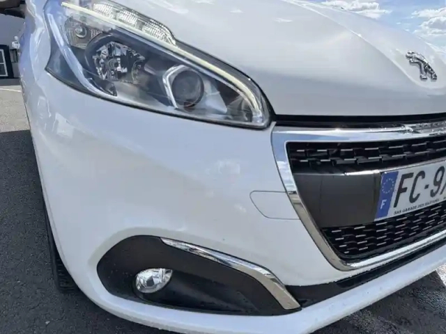 Peugeot 208 puretech 82ch s&amp;s bvm5 — photo 16