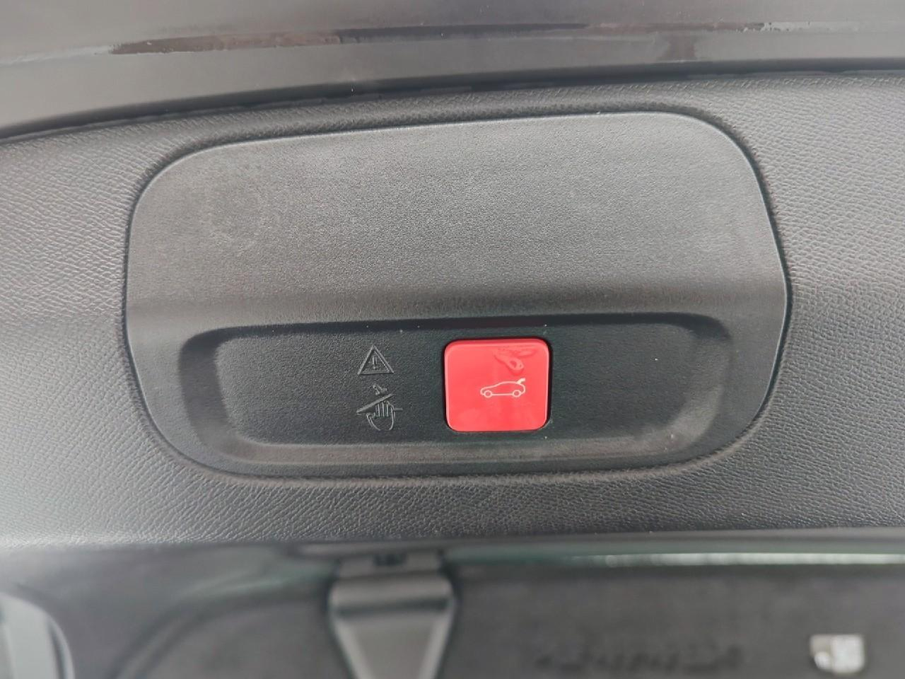 Peugeot 408 phev 225 e-eat8 gt — photo 17