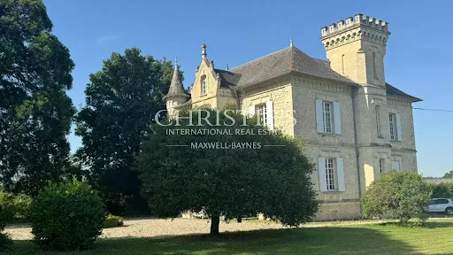 Château 11 pièces 315 m²