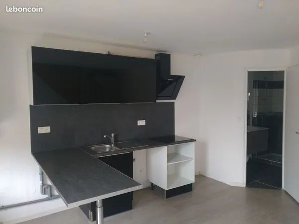Loue F2 Bis avec Jardin et Parking